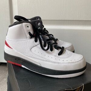 Nike Air Jordan 2 Retro Shoes kids, gently worn. White/red/black. Size 1.5